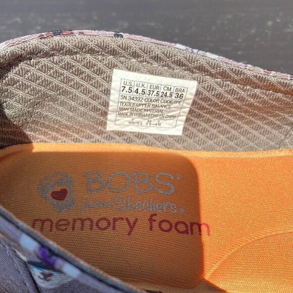BOB’S from SKECHERS Dog Print Canvas Slip On Memory Foam Shoes Sz 7.5 - Picture 2 of 9